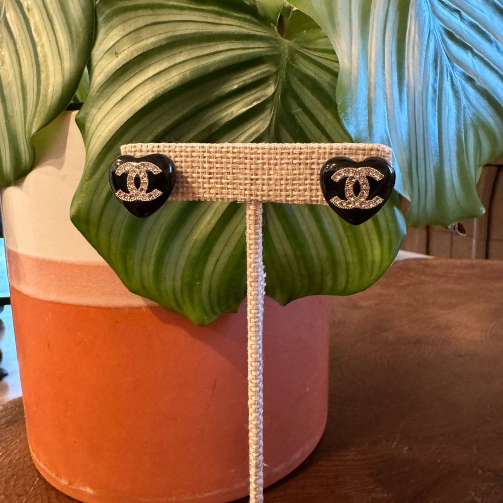 CHANEL Black and Gold Rhinestone Heart Earrings